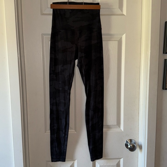 Lululemon Camo Leggings size 4 - Picture 1 of 2